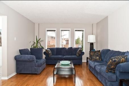 84 Viewmark Dr, Richmond Hill, L4S1E3 | Image 2