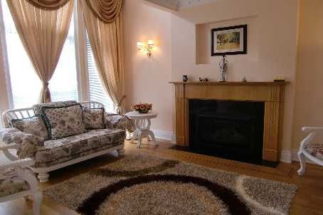 47 Frybrook Cres, Richmond Hill, L4B4B9 | Image 2