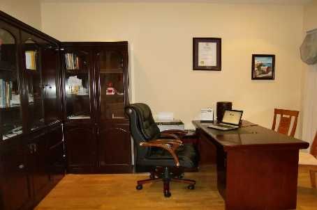 47 Frybrook Cres, Richmond Hill, L4B4B9 | Image 3