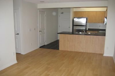 Unit 203 — 310 Red Maple Rd, Richmond Hill - Langstaff image-0-1
