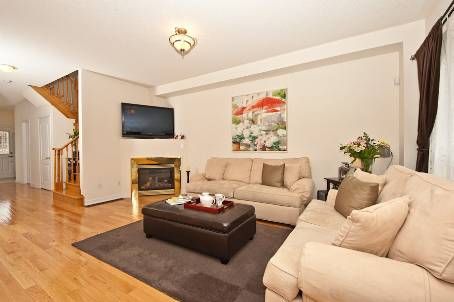 88 Barnwood Dr, Richmond Hill, L4E5A2 | Image 2