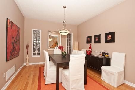 88 Barnwood Dr, Richmond Hill, L4E5A2 | Image 3