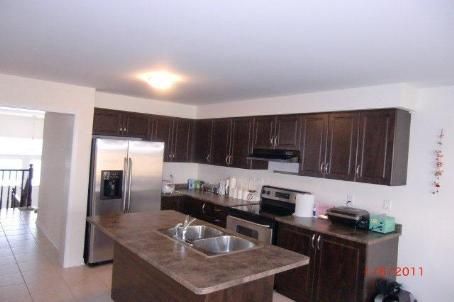 50 Ken Bishop Way, Newmarket, L3X3J6 | Image 3