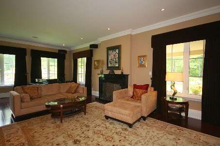 65 Kingswood Dr, King, L7B1K8 | Image 3