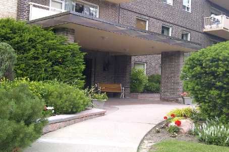 606 - 67 Richmond St, Richmond Hill, L4C3Y3 | Image 2