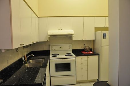 Ph5 - 7398 Yonge St, Vaughan, L4J1V8 | Image 3