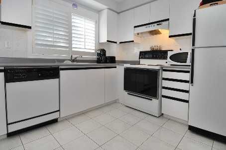 37 Old Firehall Lane, Vaughan, L4L8W3 | Image 2