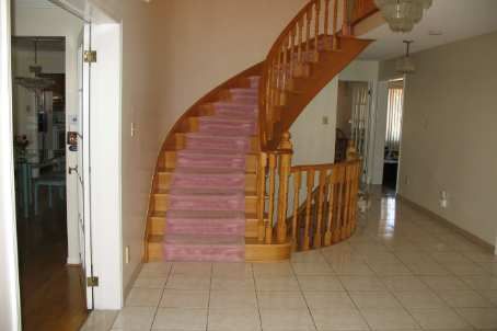 358 Valleymede Dr, Richmond Hill, L4B3E8 | Image 2