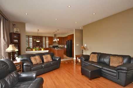 54 Vitlor Dr, Richmond Hill, L4E3W3 | Image 3