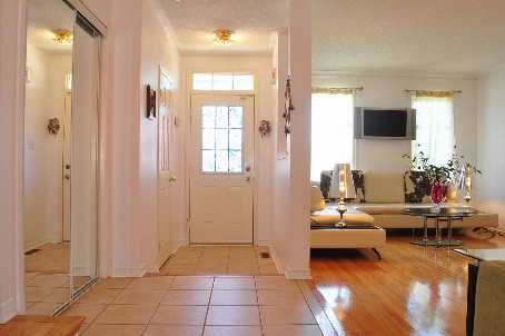 299 Bantry Ave, Richmond Hill, L4B4M8 | Image 2