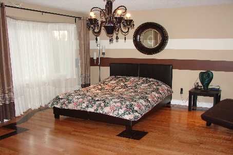 32 Hollingshead Dr, Aurora, L4G5J8 | Image 3