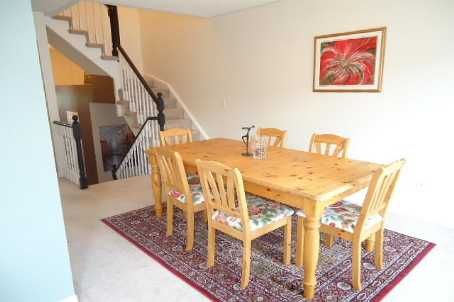 568 Legresley Lane, Newmarket, L3Y8R8 | Image 3