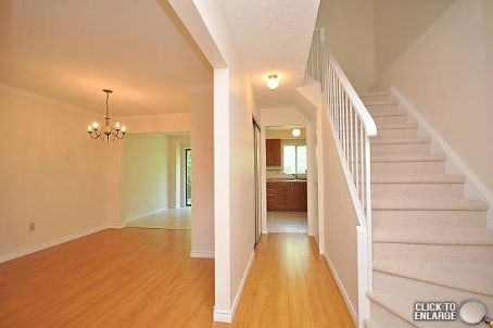 7 Mccrackin Crt, Vaughan, L4J2T2 | Image 2