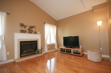 53 Shadow Falls Dr, Richmond Hill, L4E4J7 | Image 3