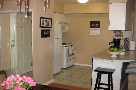 307 - 7398 Yonge St, Vaughan, L4J1V8 | Image 2