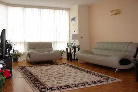 220 - 7398 Yonge St, Vaughan, L4J8J2 | Image 2