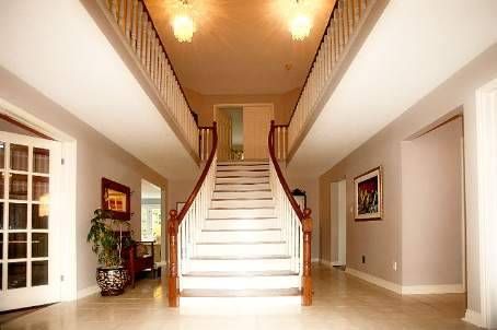 8 Beaufort Hills Rd, Richmond Hill, L4E2N5 | Image 2