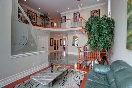 78 Yongehurst Rd, Richmond Hill, L4C3T2 | Image 2