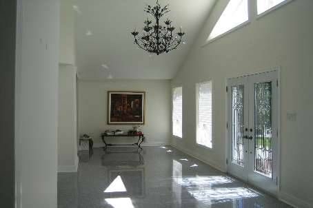 8 Ridgewood Dr, Richmond Hill, L4E3M1 | Image 2