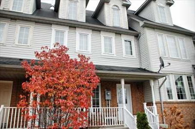 Townhouse sold at 5 Luxton Avenue, Aurora, Ontario, L4G7J5 - Bayview Wellington - MLS: N2239074