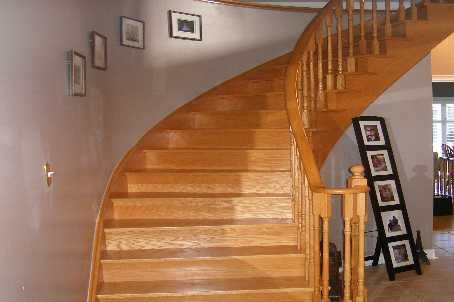 626 College Manor Dr, Newmarket, L3Y8M7 | Image 2