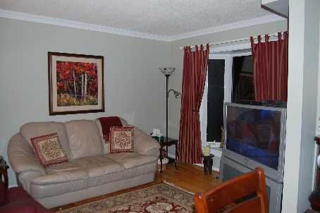 18 Eugenia Crt, Markham, L3R4Y6 | Image 2