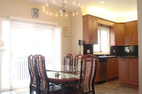 78 Yongehurst Rd, Richmond Hill, L4C3T2 | Image 2