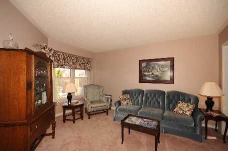 63 Beechbrooke Way, Aurora, L4G6N7 | Image 3