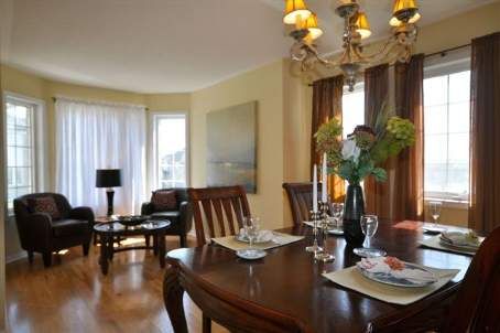 65 Red River Cres, Newmarket, L3X2X2 | Image 3