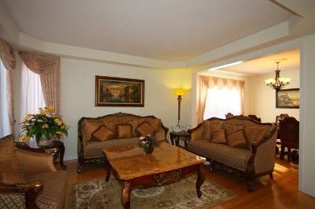 18 Bridleford Crt, Markham, L3P7Z2 | Image 2