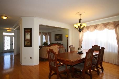 18 Bridleford Crt, Markham, L3P7Z2 | Image 3