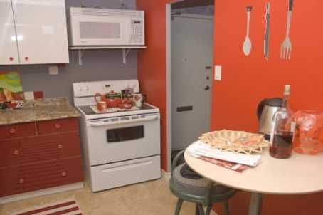 703 - 67 Richmond St, Richmond Hill, L4C3Y3 | Image 2