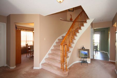 337 Bristol Rd, Newmarket, L3Y8A1 | Image 2