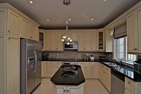 47 Frybrook Cres, Richmond Hill, L4B4B9 | Image 3