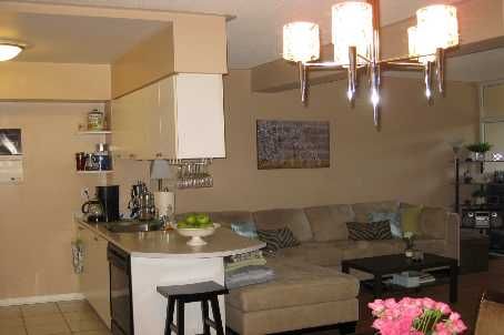 307 - 7398 Yonge St, Vaughan, L4J1V8 | Image 3