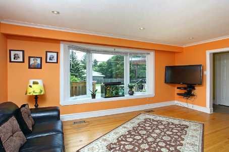 234 Sussex Ave, Richmond Hill, L4C2G4 | Image 2