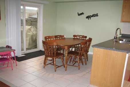 236 Flagstone Way, Newmarket, L3X2Y2 | Image 2