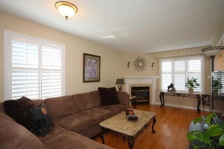 73 Bloomgate Cres, Richmond Hill, L4E3Z1 | Image 3