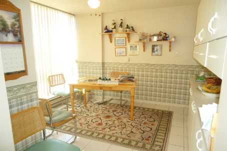 909 - 309 Major Mackenzie Dr, Richmond Hill, L4C9V5 | Image 3