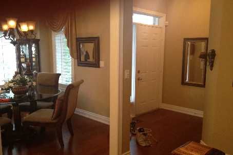 24 Champagne Crt, Richmond Hill, L4S1X9 | Image 2