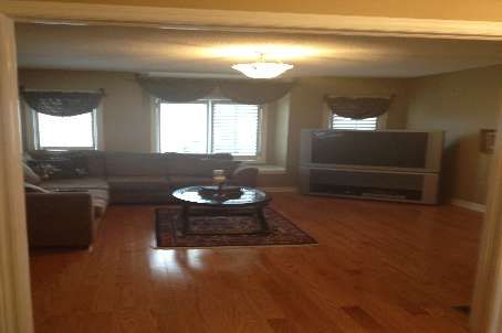 24 Champagne Crt, Richmond Hill, L4S1X9 | Image 3