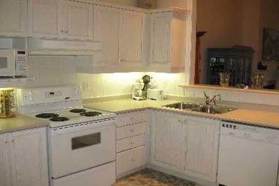 68 Celebrity Greens Way, Markham - Greensborough image-0-3