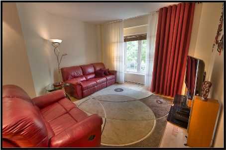 245 - 23 Observatory Lane, Richmond Hill, L4C0M7 | Image 2