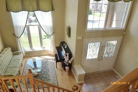 28 Gemini Cres, Richmond Hill, L4S2K6 | Image 2