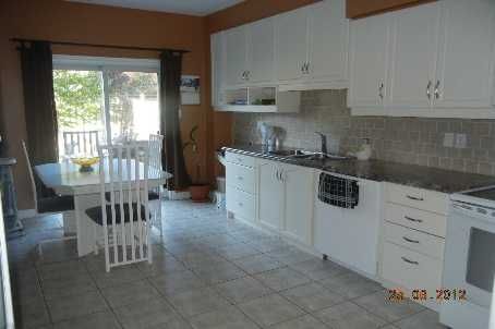 540 Greig Circ, Newmarket, L3Y8S6 | Image 2