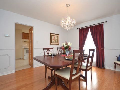 86 Howlett Ave, Newmarket, L3Y5S5 | Image 3