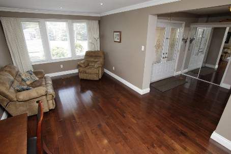 266 London Rd, Newmarket, L3Y6K8 | Image 2