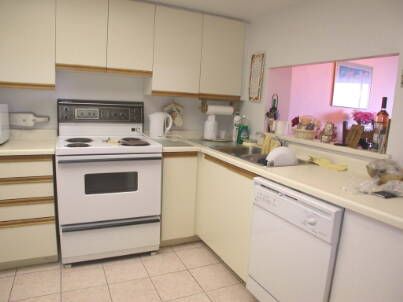 308 - 7440 Bathurst St, Vaughan, L4J7K8 | Image 2