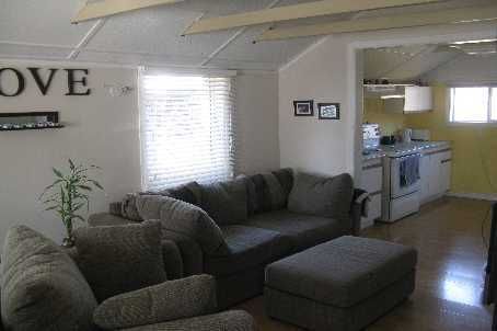 696 Hastings Ave, Innisfil, L0L2M0 | Image 3