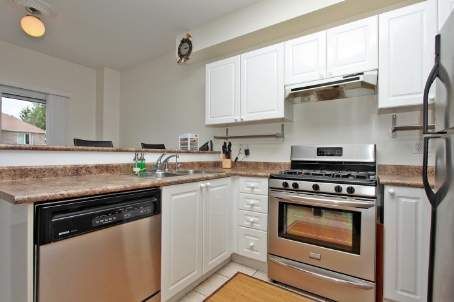 102 Antique Dr, Richmond Hill, L4E3X5 | Image 2